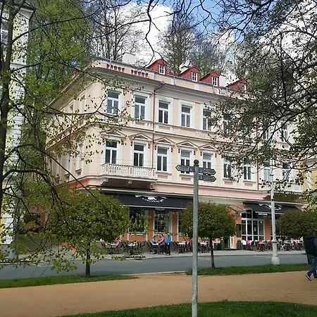 Hlavni 131/50